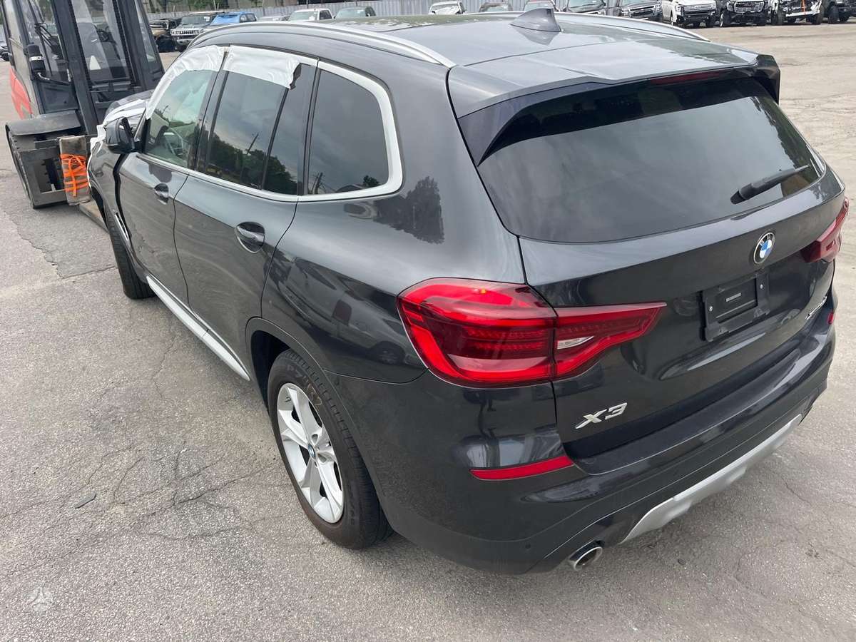 BMW X3, 2.0 l., off-road / crossover