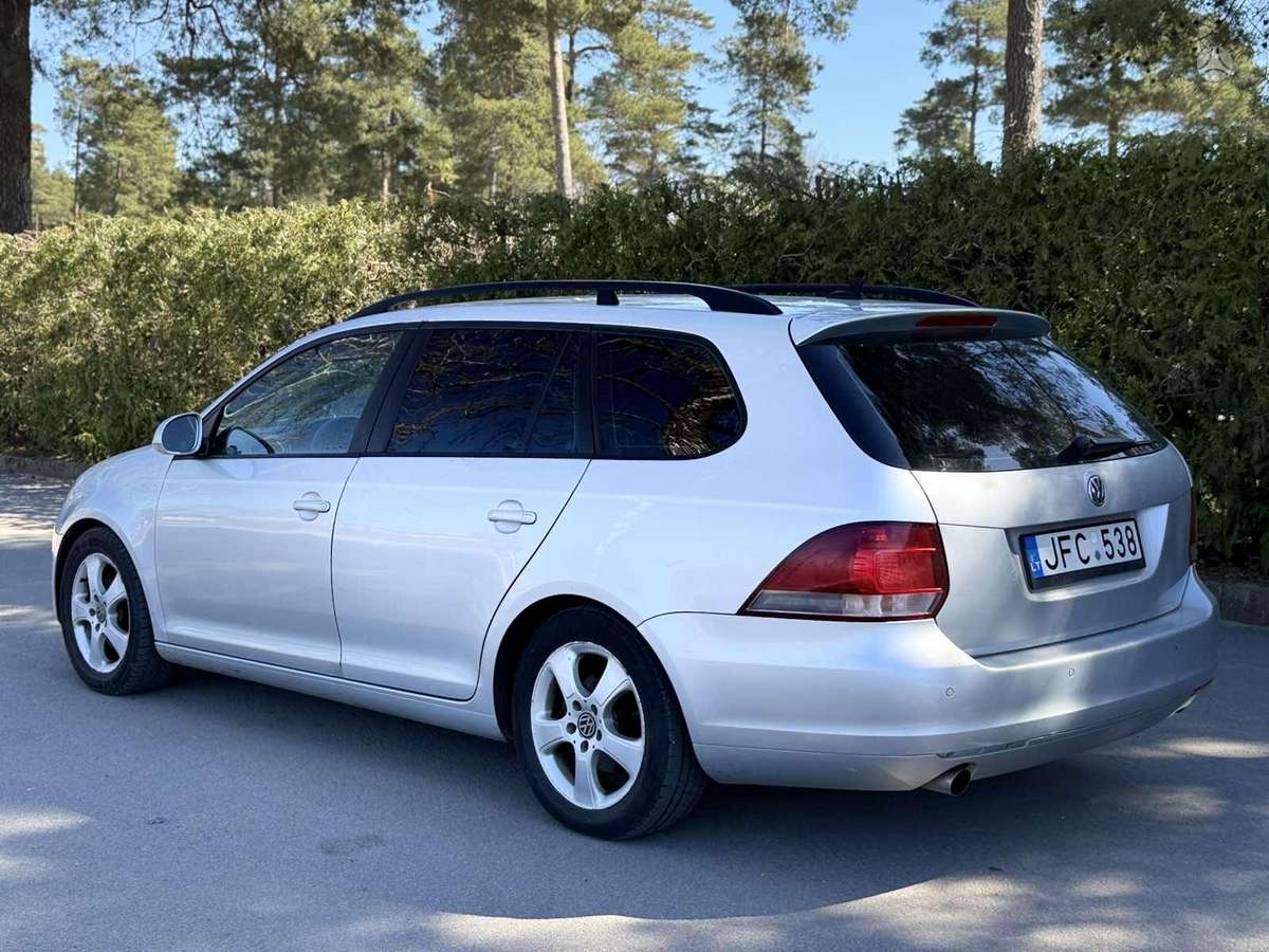 Volkswagen Golf - 6