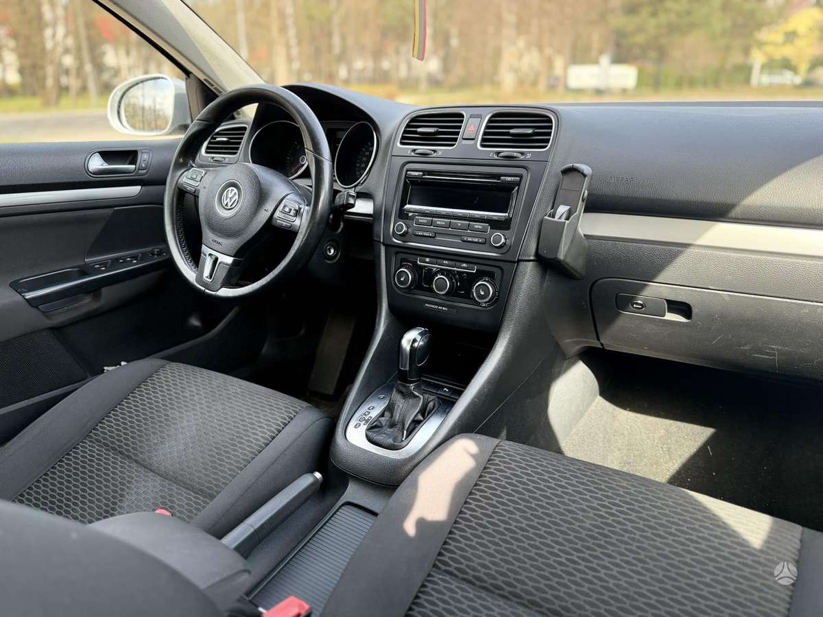 Volkswagen Golf - 8