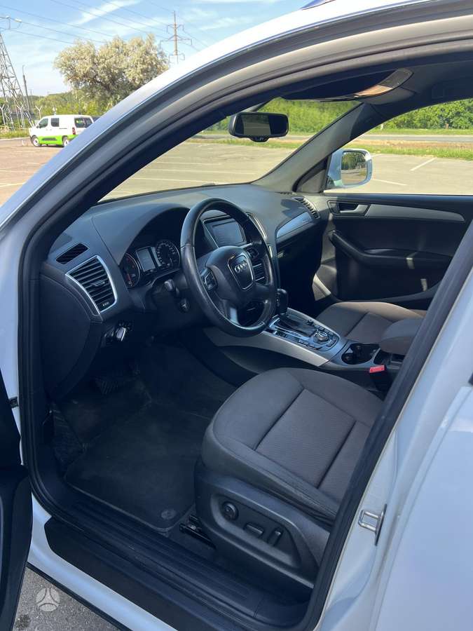 Audi Q5, 3.0 l., off-road / crossover