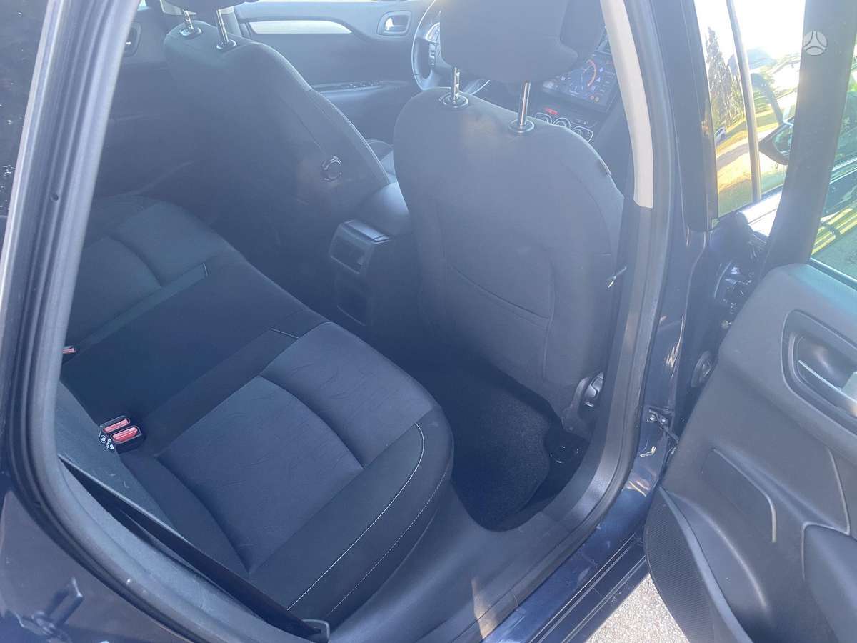 Citroen C4, 1.6 l., hatchback