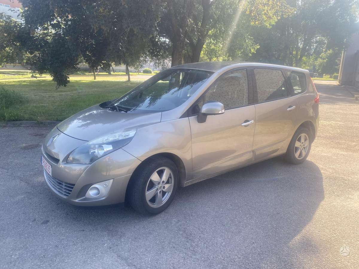 Renault Grand Scenic - 1