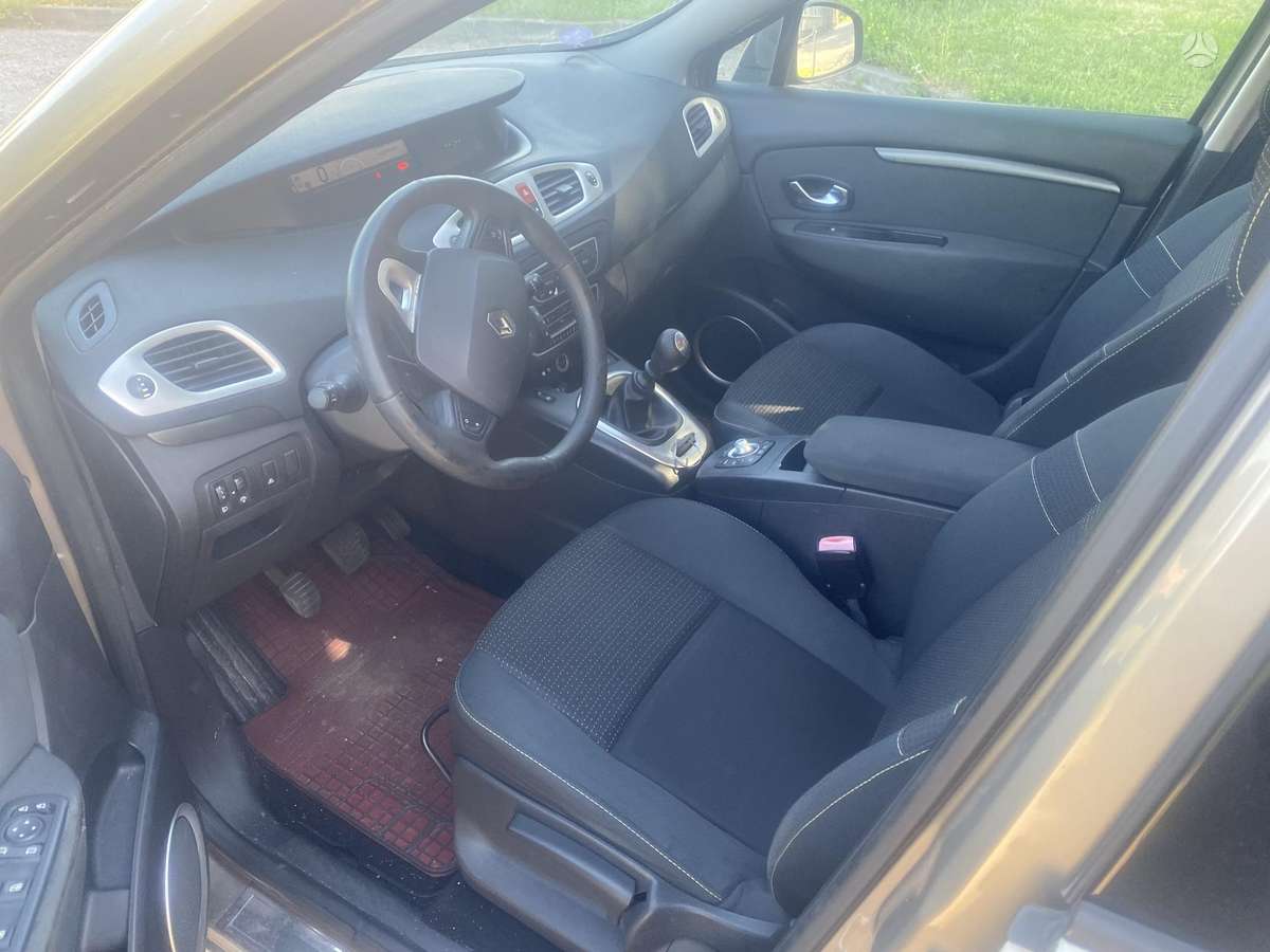 Renault Grand Scenic - 8