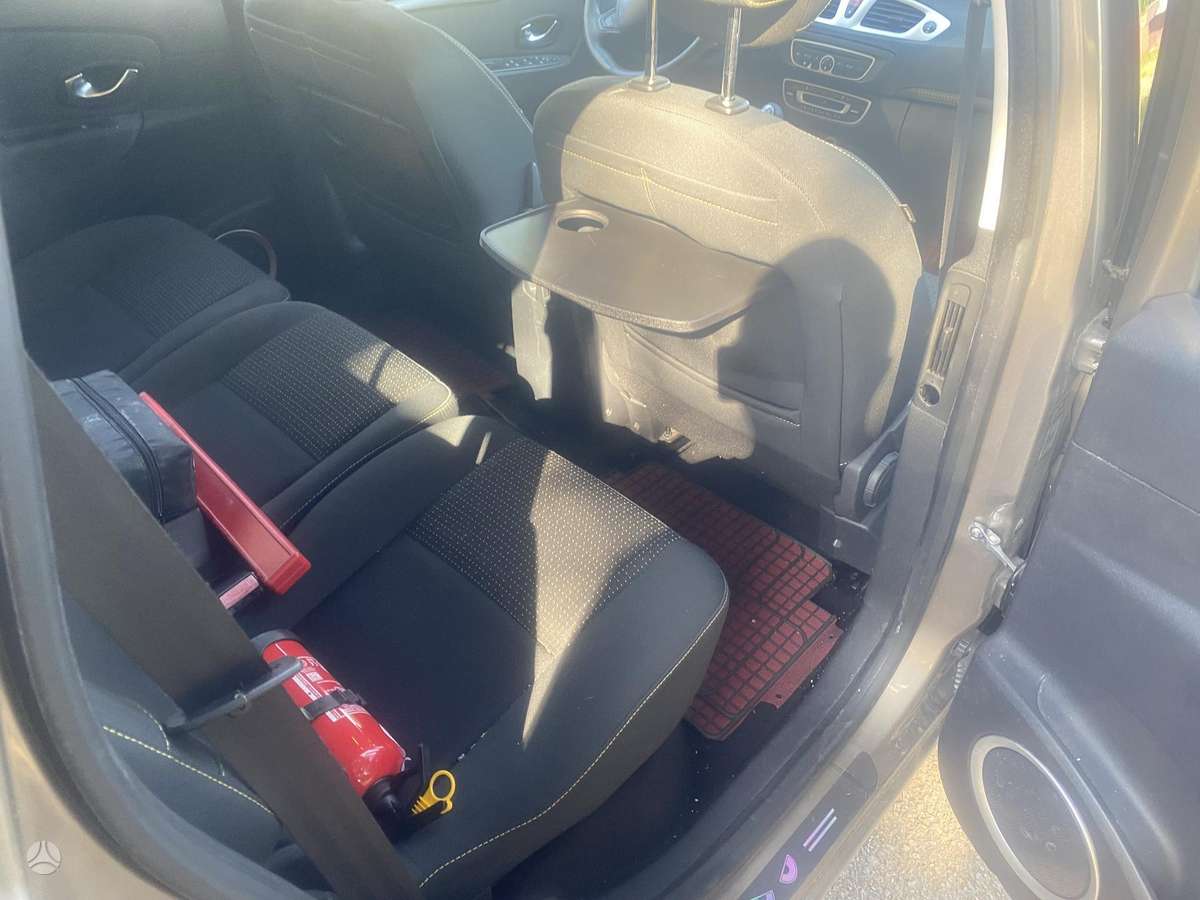 Renault Grand Scenic - 12