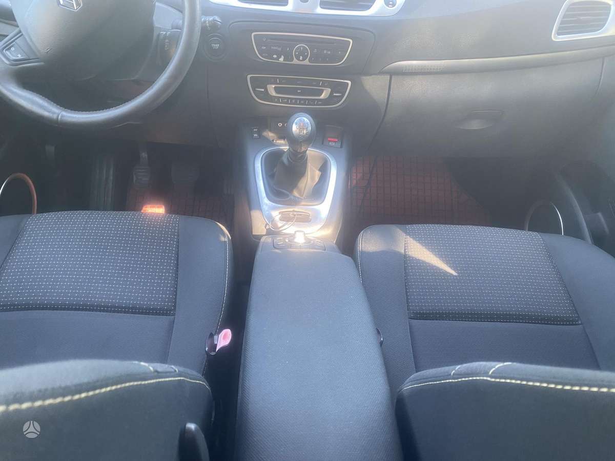 Renault Grand Scenic - 11
