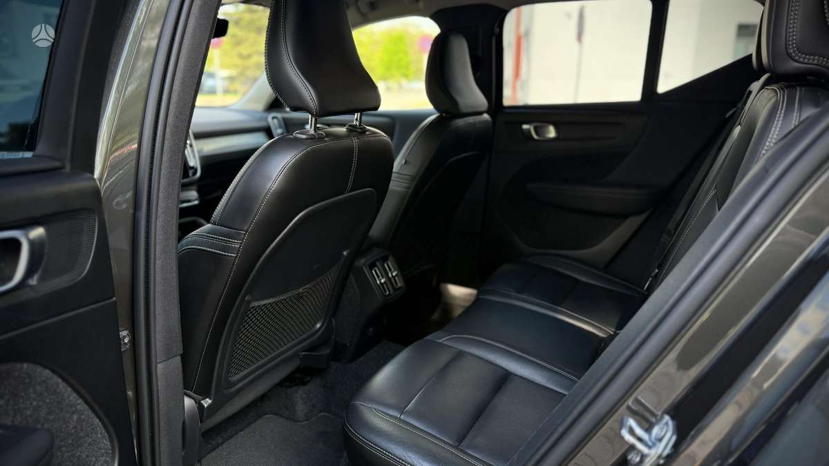 Volvo XC40, Внедорожник / Кроссовер