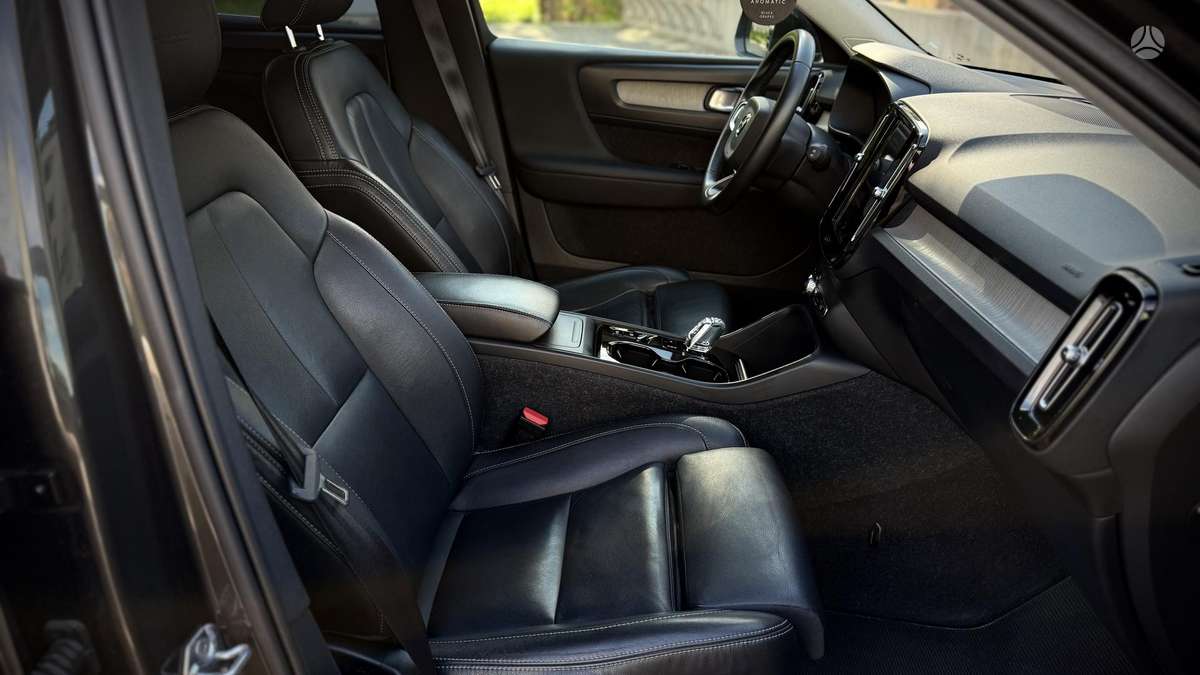 Volvo XC40, Внедорожник / Кроссовер