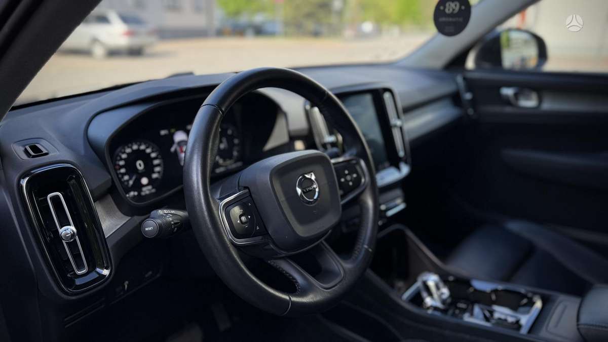 Volvo XC40, Внедорожник / Кроссовер