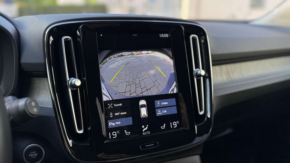 Volvo XC40, Внедорожник / Кроссовер