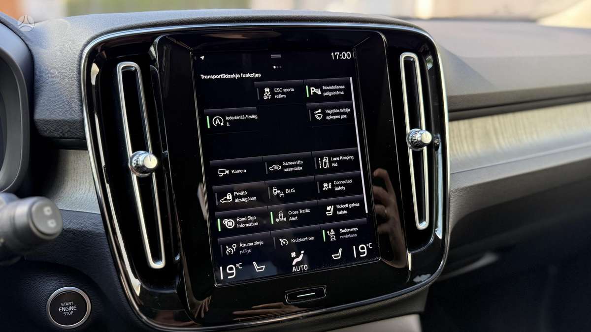 Volvo XC40, Внедорожник / Кроссовер