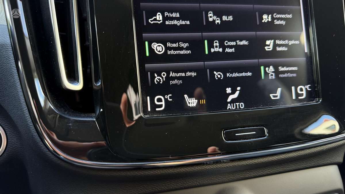 Volvo XC40, Внедорожник / Кроссовер