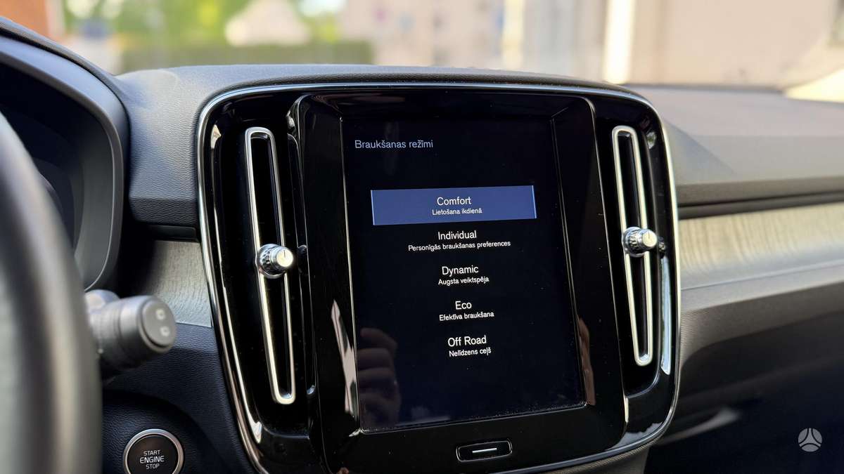 Volvo XC40, Внедорожник / Кроссовер