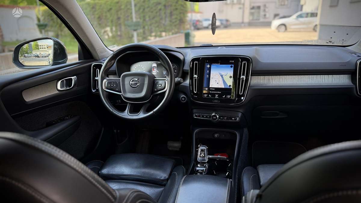 Volvo XC40, Внедорожник / Кроссовер
