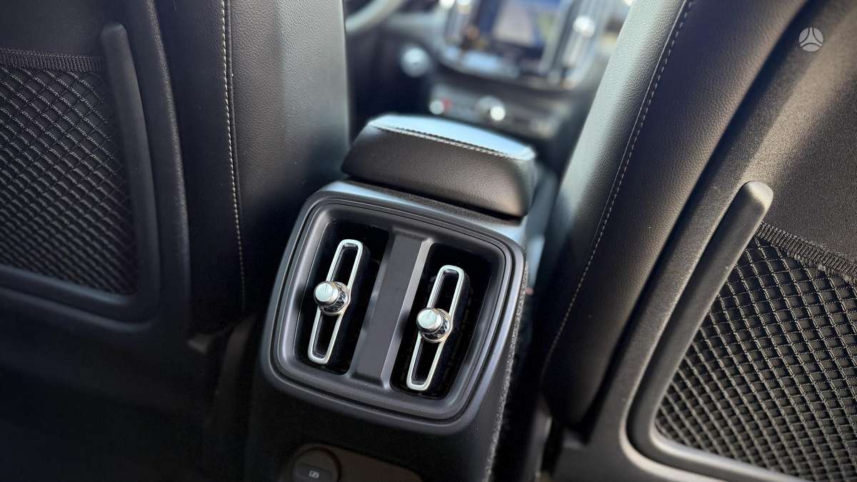 Volvo XC40, Внедорожник / Кроссовер