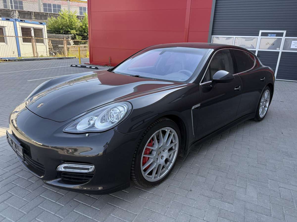 Porsche Panamera - 1