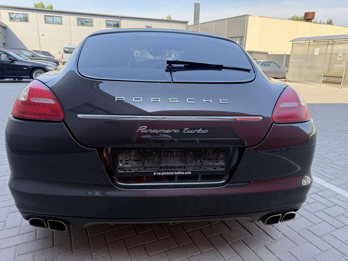 Porsche Panamera - 6