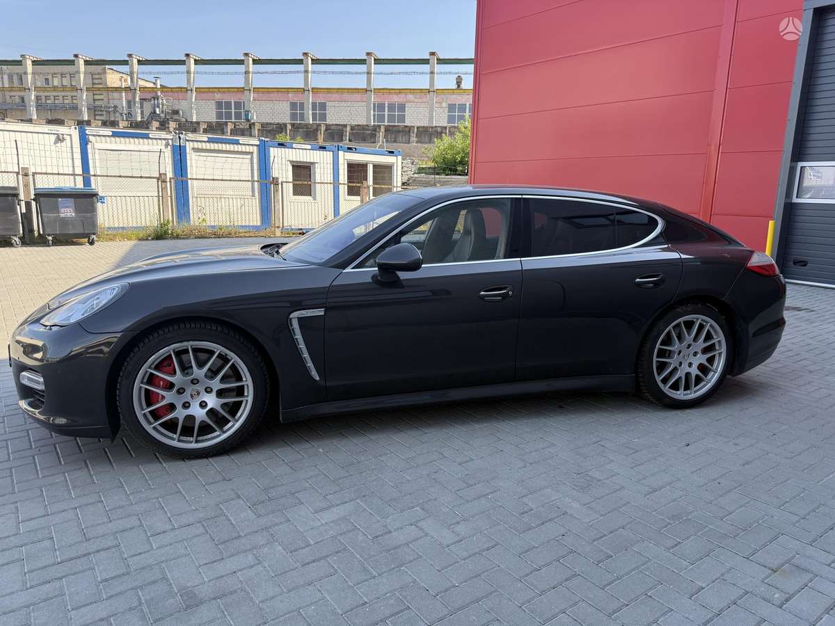Porsche Panamera - 8