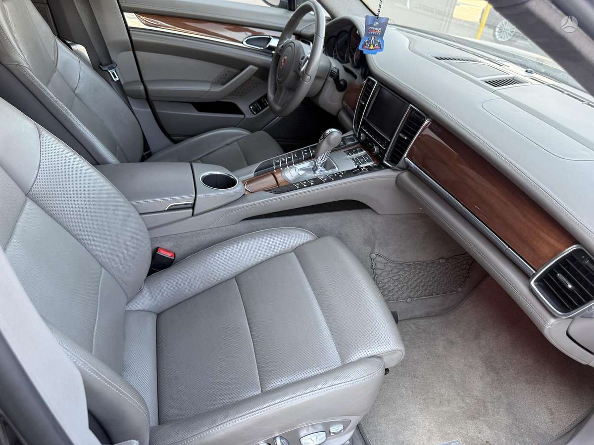 Porsche Panamera - 12