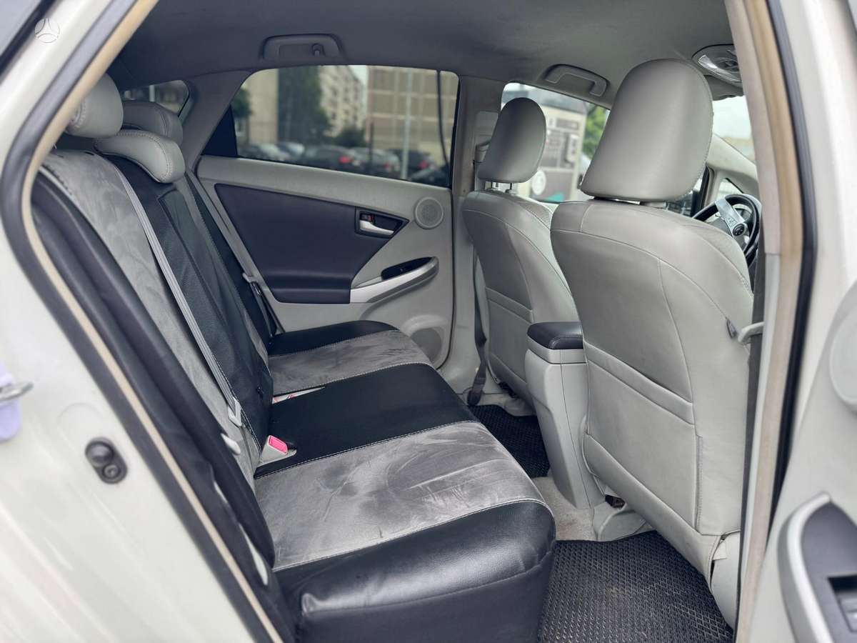 Toyota Prius - 8