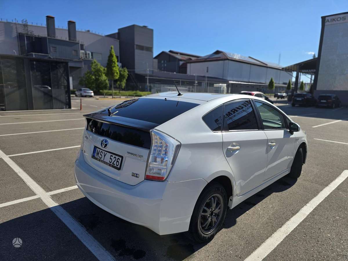 Toyota Prius - 4