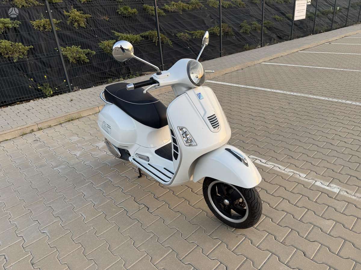 Piaggio Vespa 300cc, мотороллеры / мопеды
