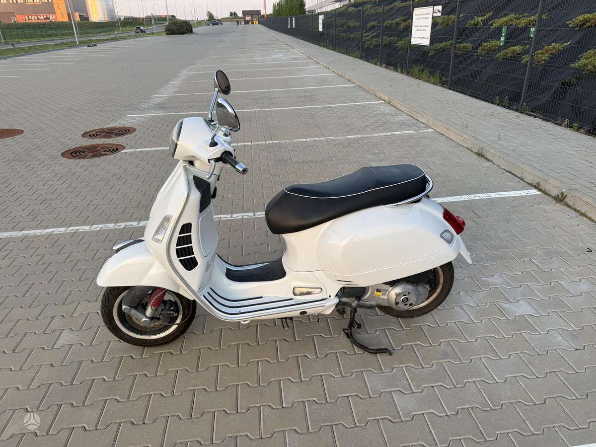 Piaggio Vespa 300cc, scooters / mopeds