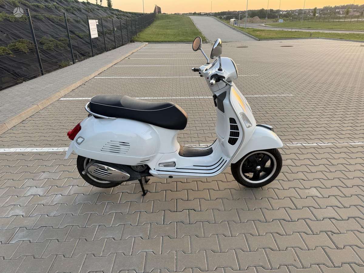Piaggio Vespa 300cc, scooters / mopeds