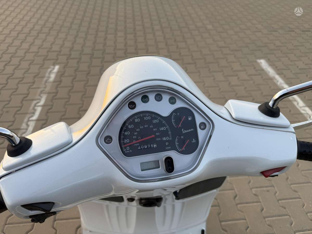 Piaggio Vespa 300cc, scooters / mopeds