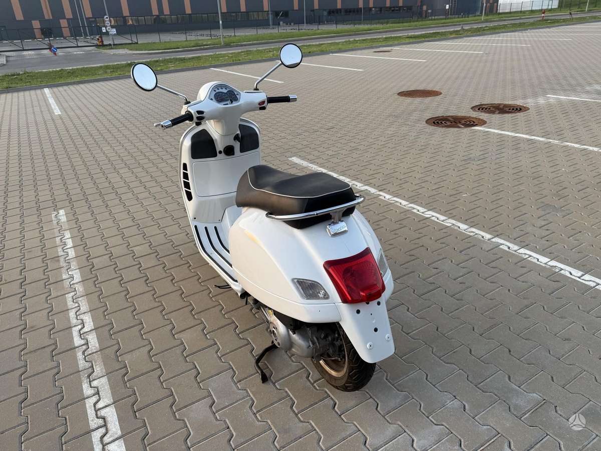 Piaggio Vespa 300cc, мотороллеры / мопеды