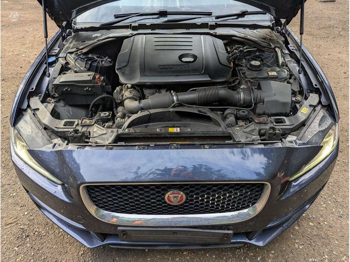 Jaguar XE engine