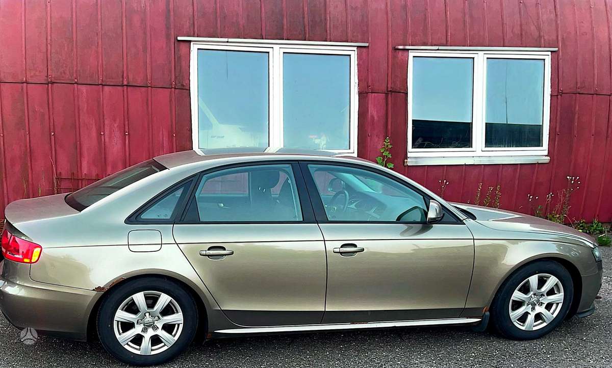 Audi A4, 2.0 l., Седан