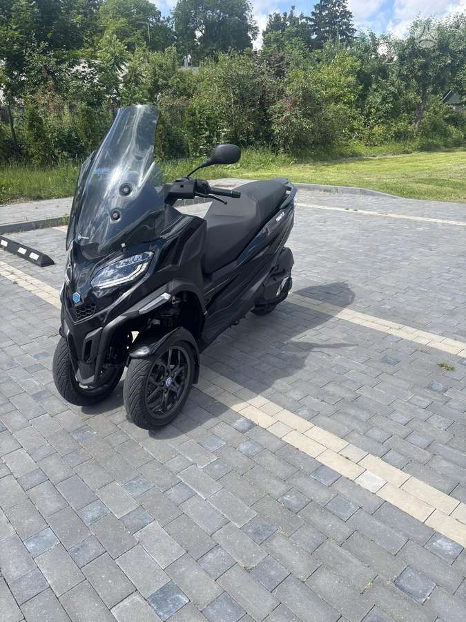 Piaggio MP3 400cc, scooters / mopeds