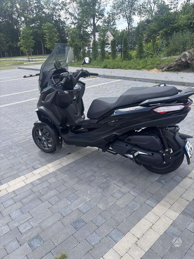 Piaggio MP3 400cc, scooters / mopeds