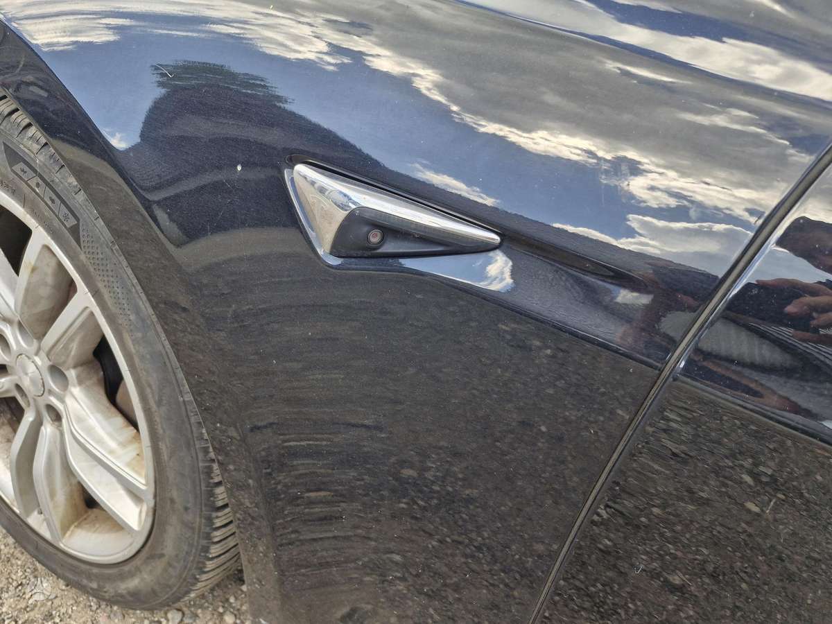 Tesla Model S, Седан