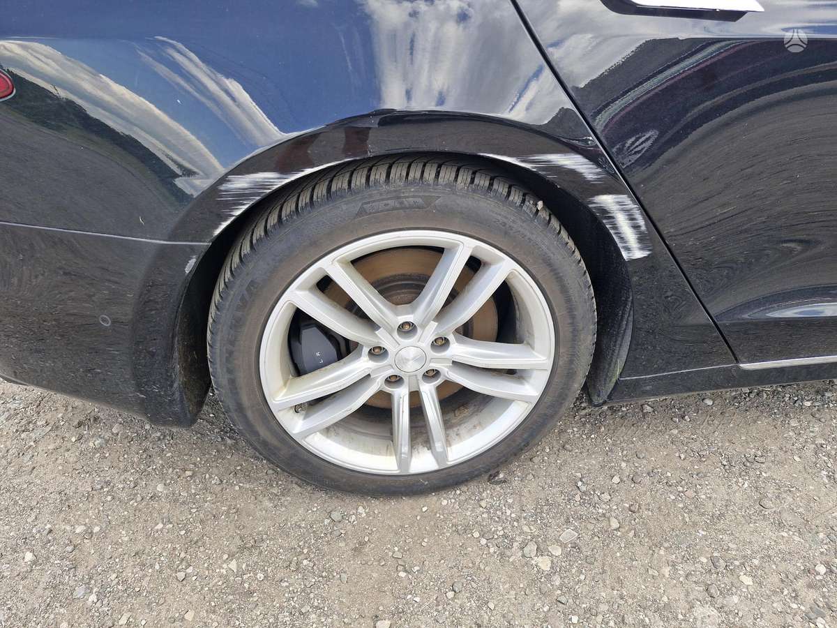Tesla Model S, sedanas