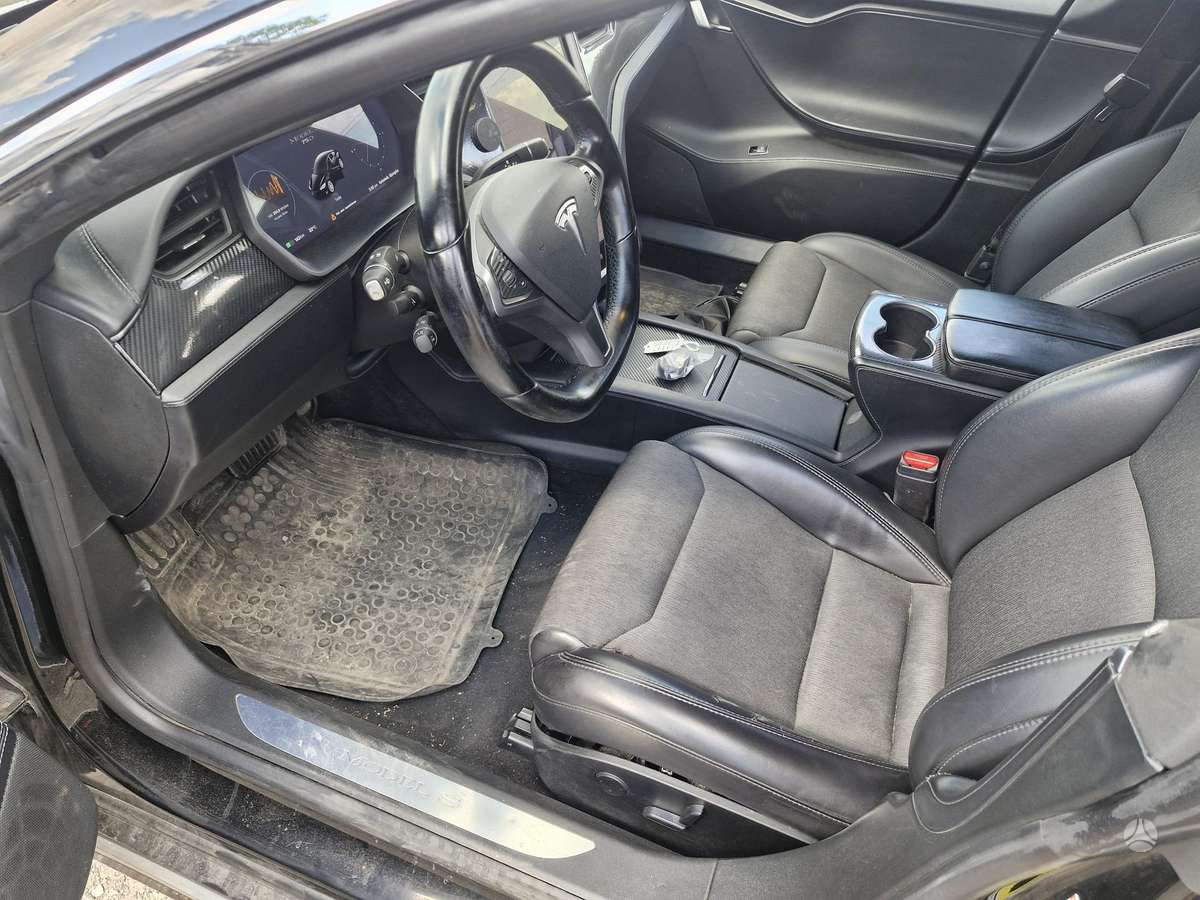 Tesla Model S, sedanas