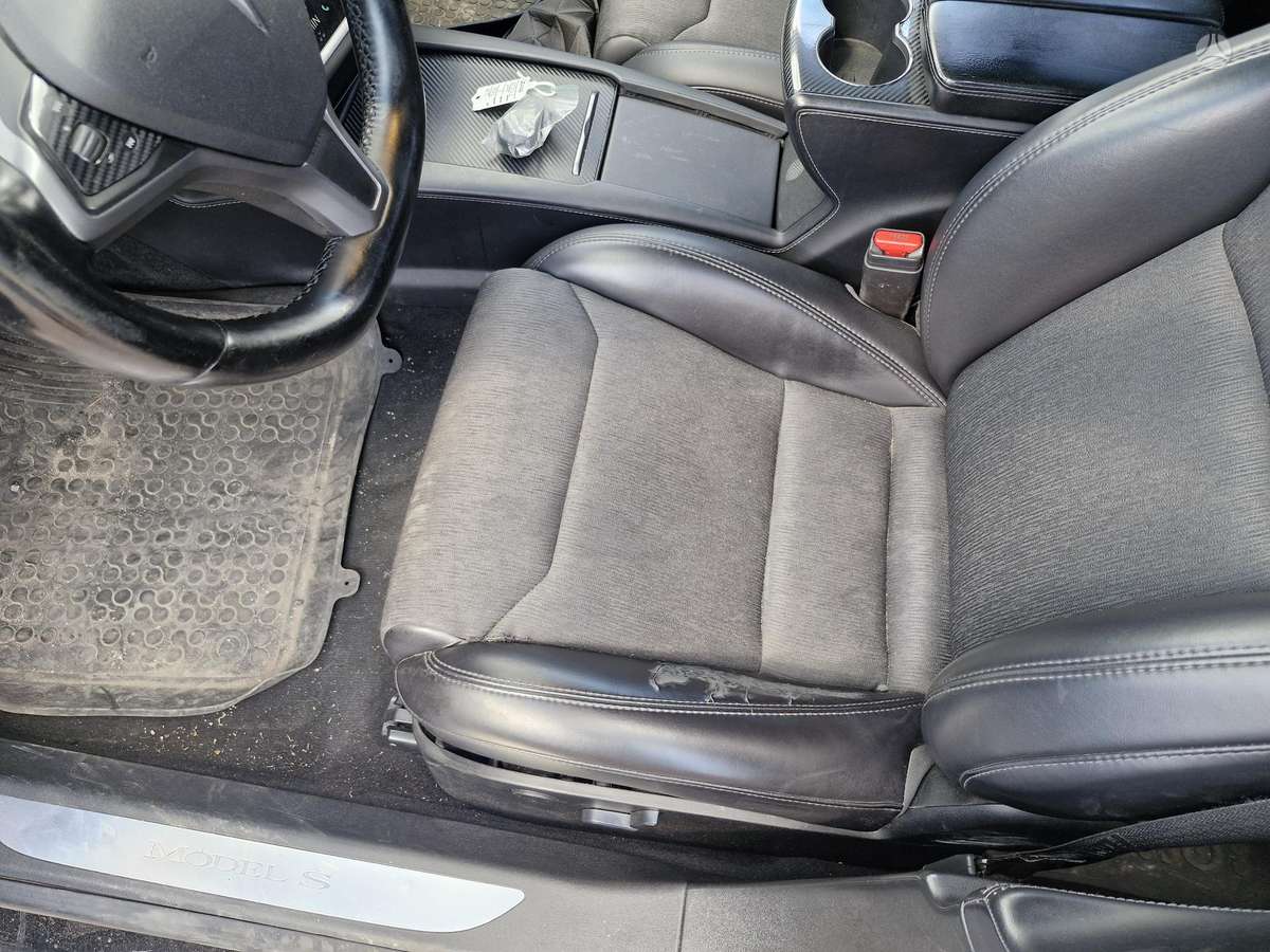 Tesla Model S, sedanas