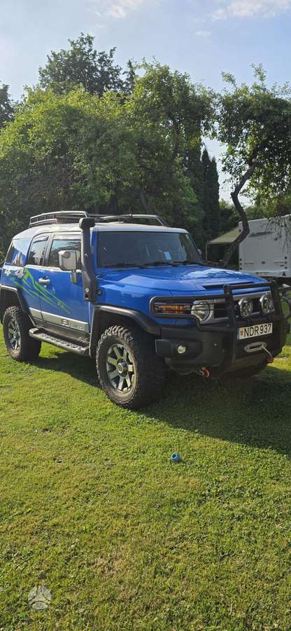 Toyota FJ Cruiser - 1