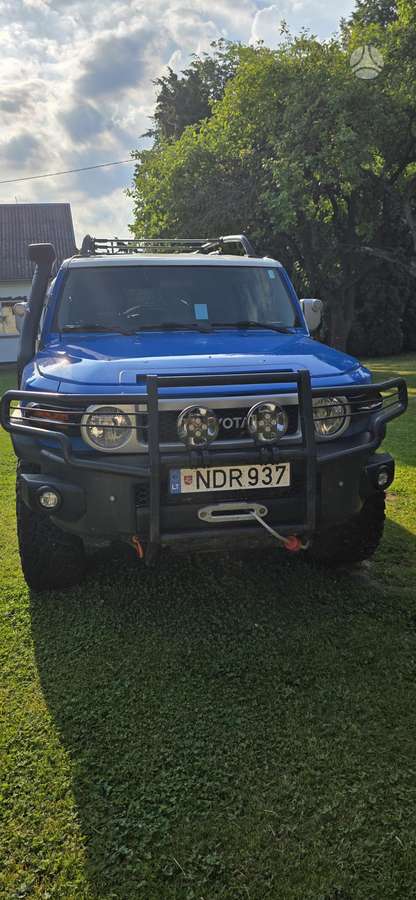 Toyota FJ Cruiser - 2