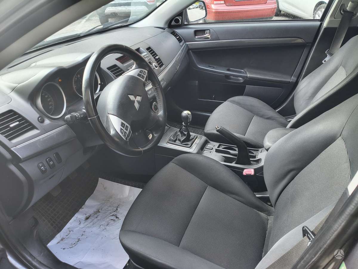 Mitsubishi Lancer, 2.0 l., Хэтчбек