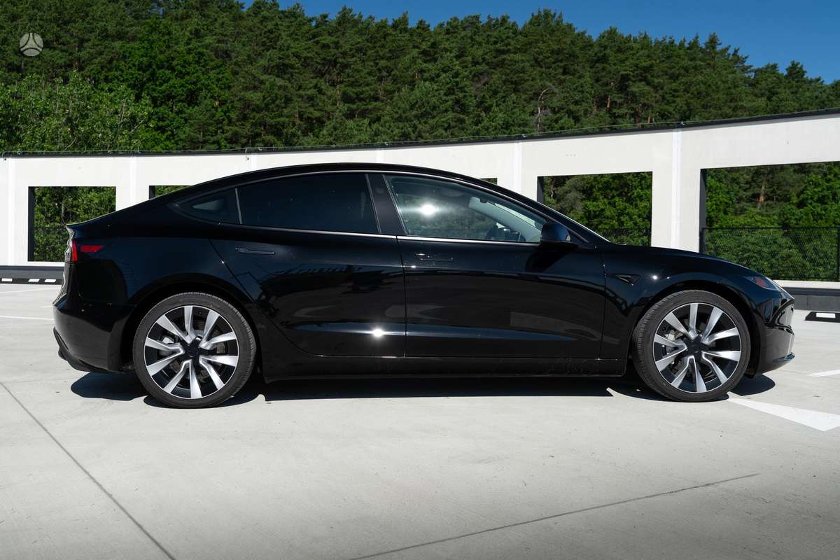 Tesla Model 3, hatchback