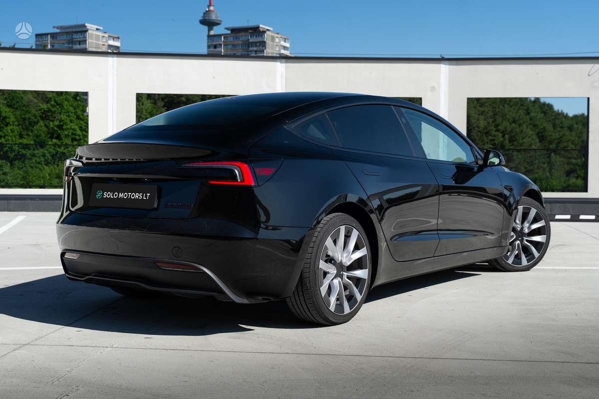 Tesla Model 3, hečbekas