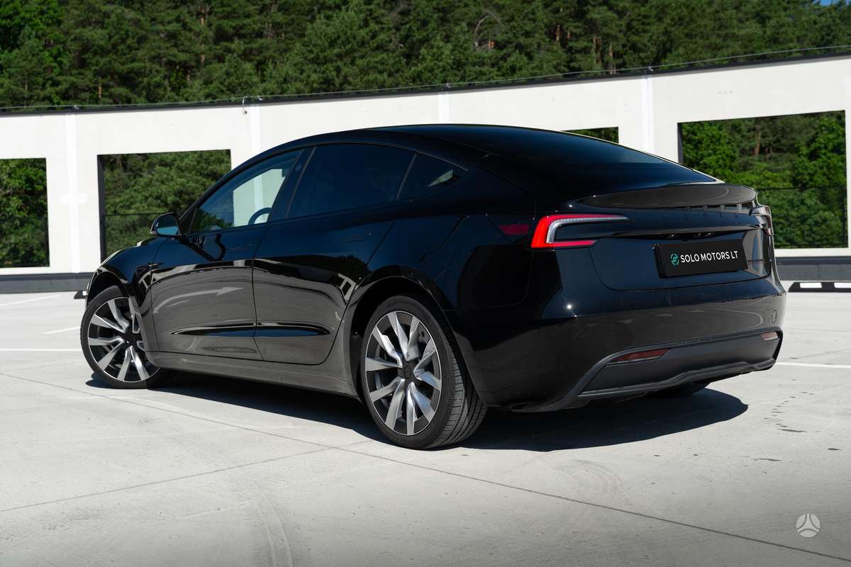Tesla Model 3, hatchback