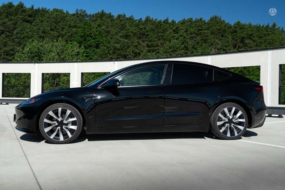 Tesla Model 3, hatchback