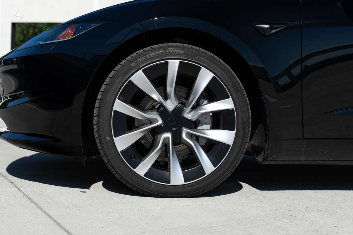 Tesla Model 3, hatchback