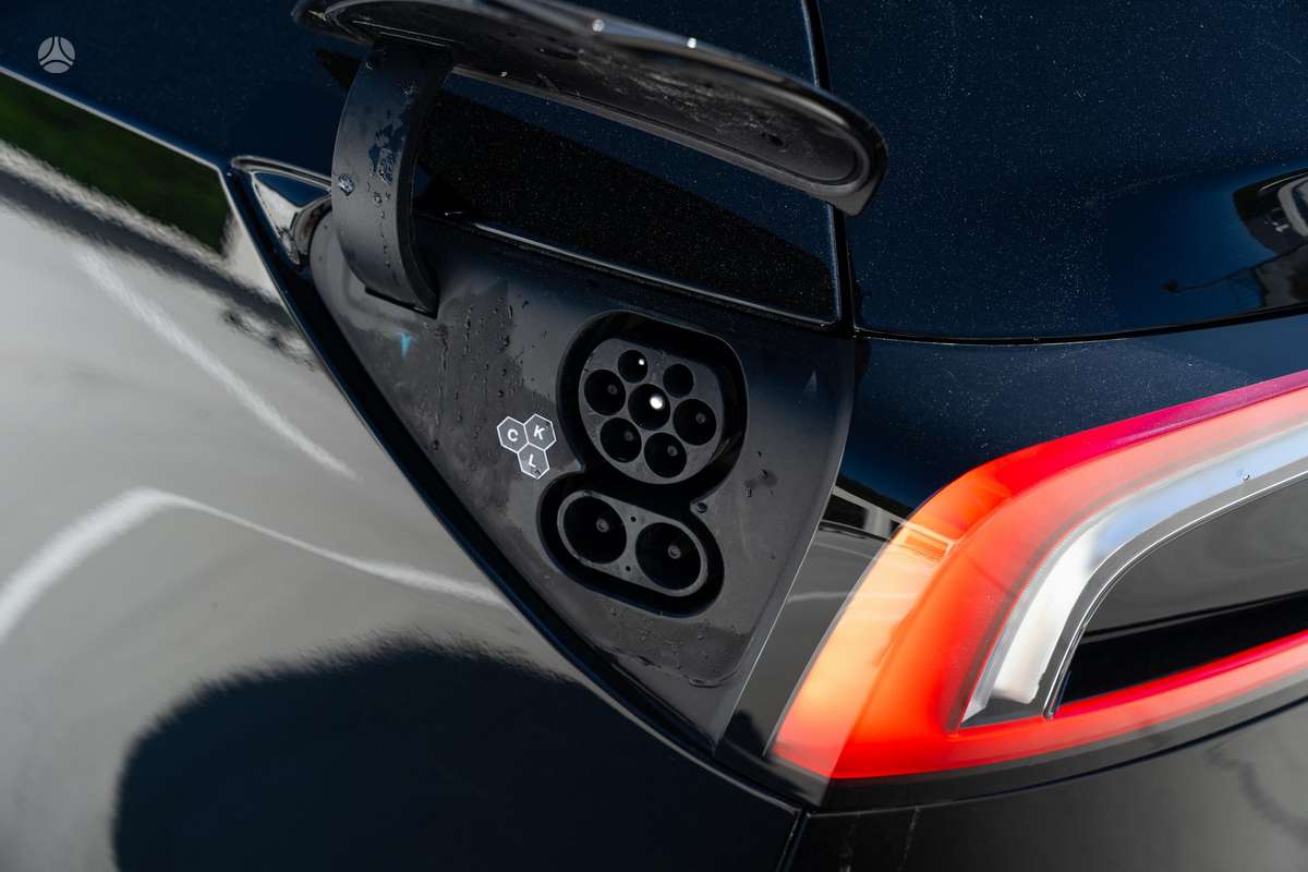 Tesla Model 3, hatchback
