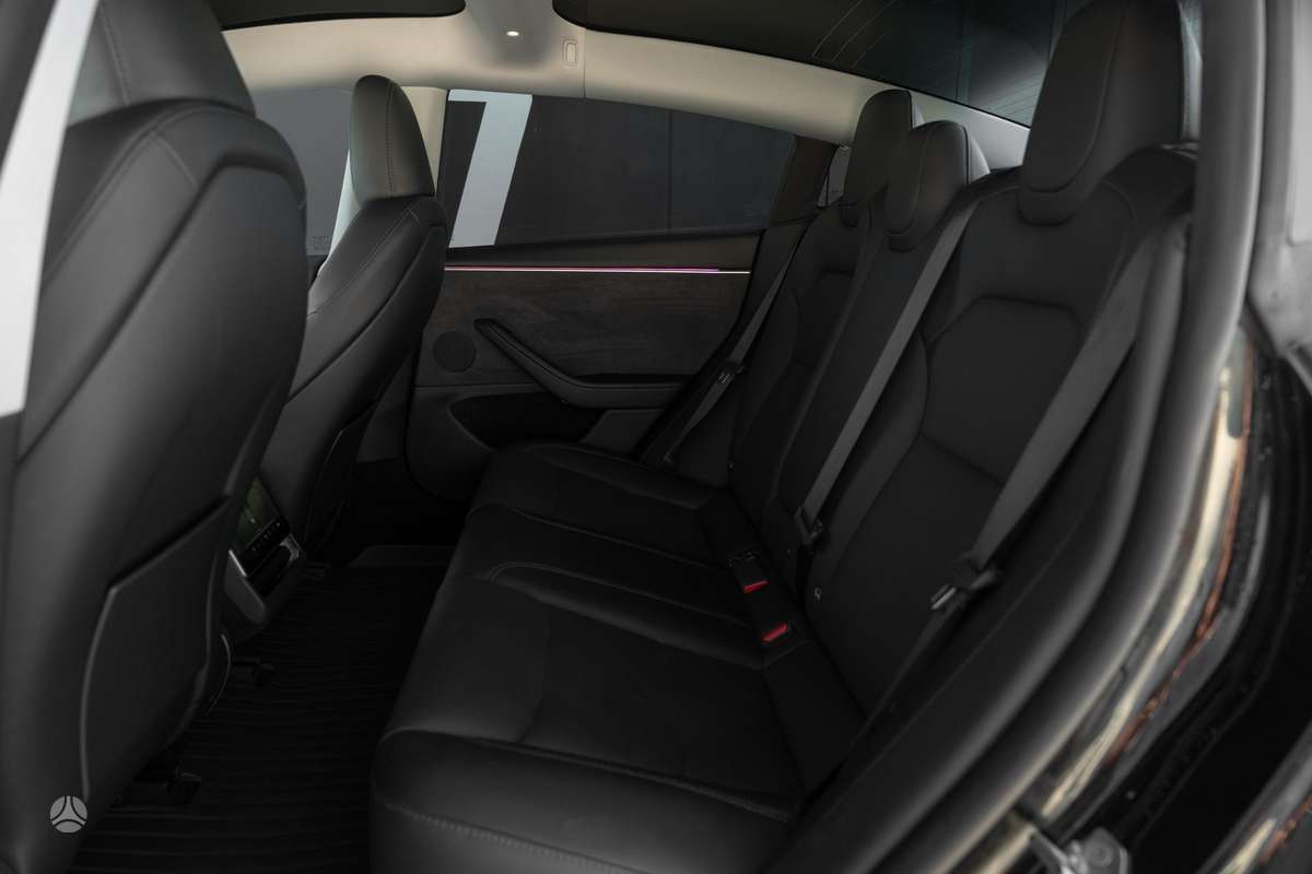Tesla Model 3, hatchback