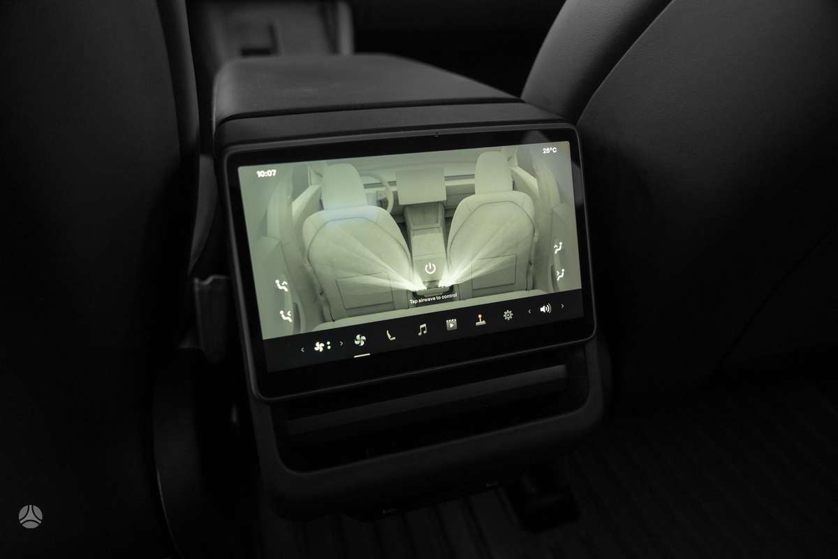 Tesla Model 3, Хэтчбек
