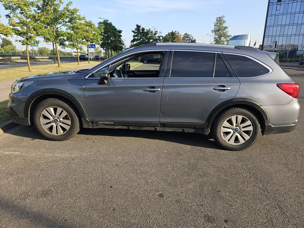 Subaru Outback, universalas