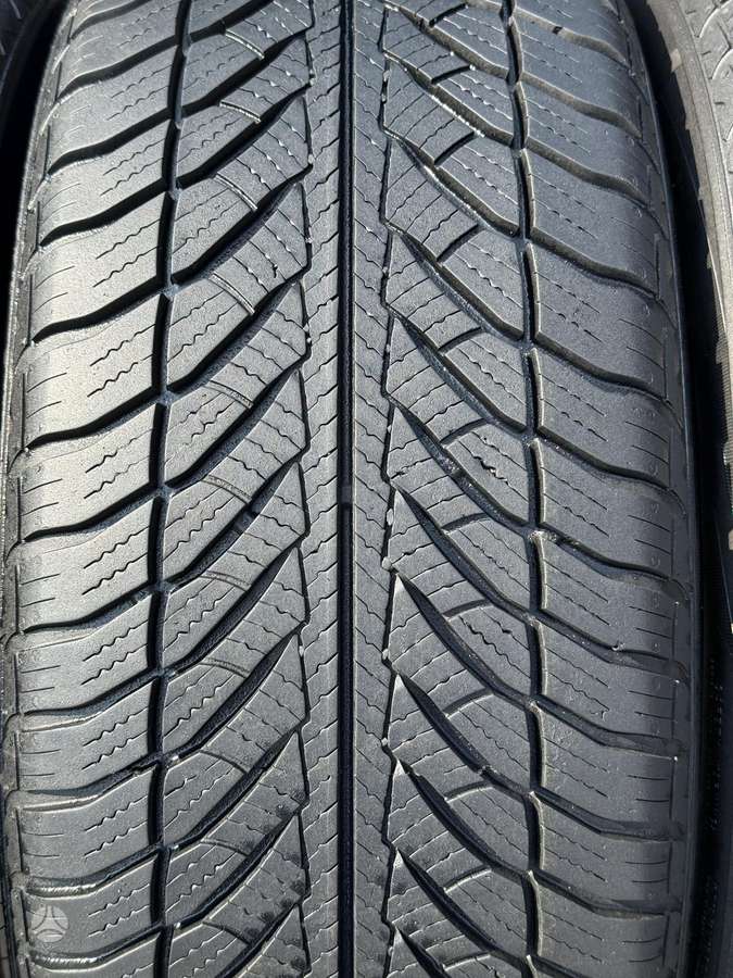 Goodyear ULTRAGRIP 8, universalios 225/55 R17
